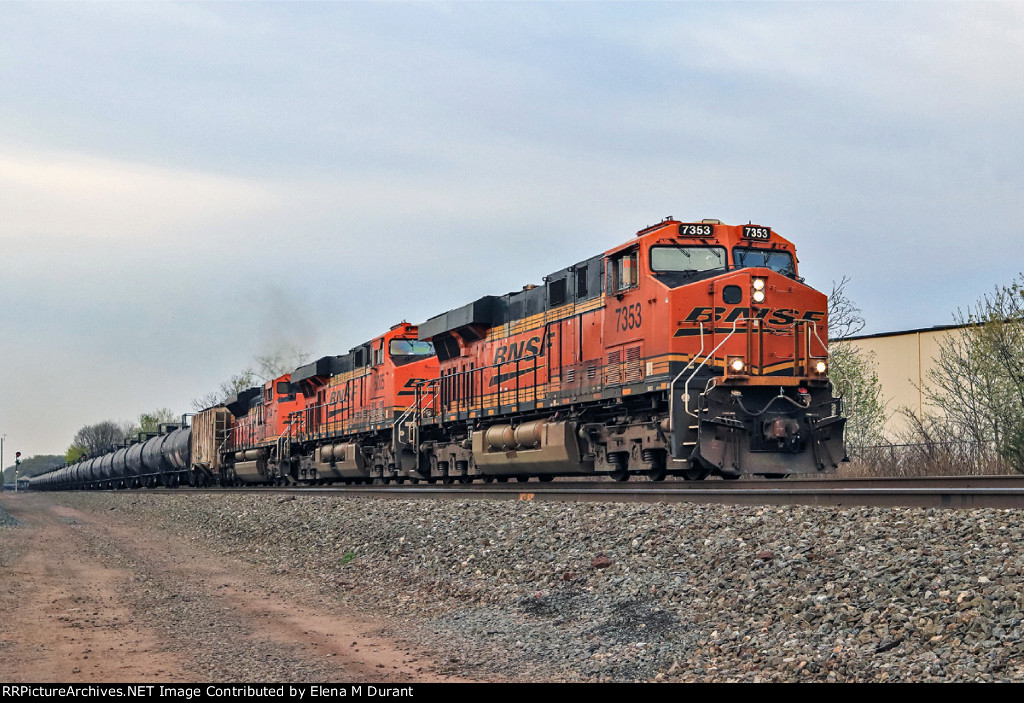 BNSF 7353 on B-121